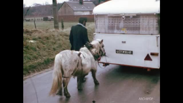 Bohémiens en roulotte