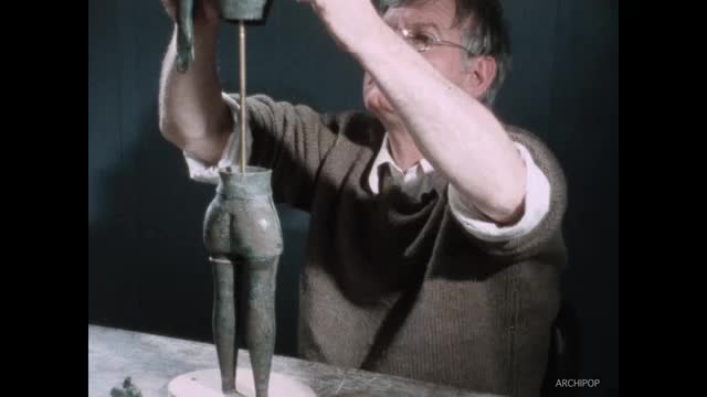 Restauration en 1986 du guerrier de Saint-Maur (60), statuette métallique d'époque gauloise