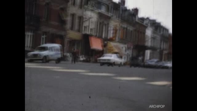 Promenade à vélomoteur depuis la rue Raspail vers le quartier d'Europe